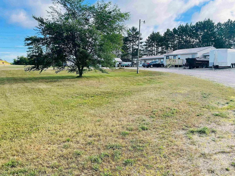 Rapid River Motel - Real Estate Photo (newer photo)